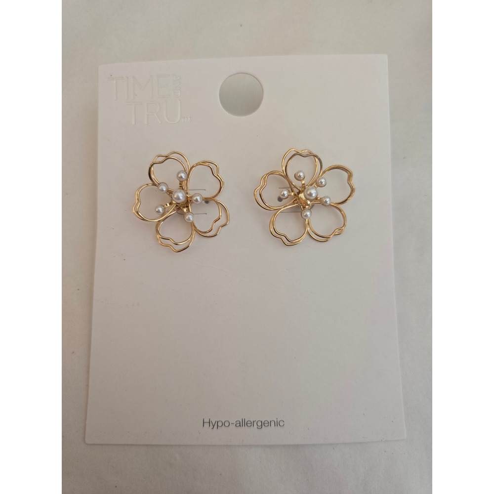 Time and Tru Gold Tone Flower Faux Pearl Stud Earrings Hypoallergenic Floral NWT